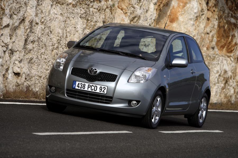  Toyota Yaris 2005 года  (фото 54 из 165)